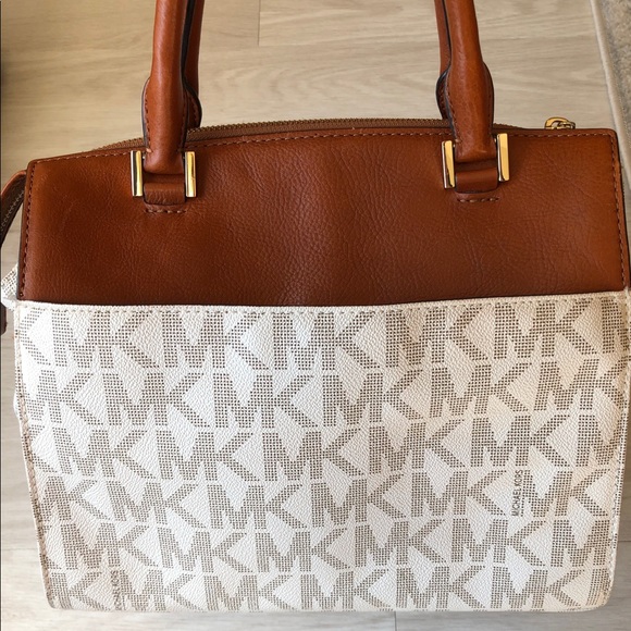 MICHAEL KORS Hudson Large Signature PVC Satchel - Picture 2 of 8